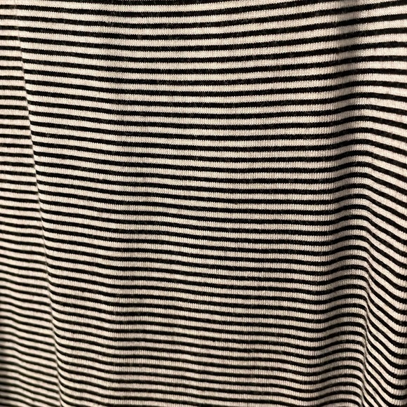 Black and white striped tank top - Picture 3 of 3